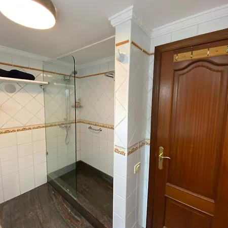 Wine Lovers In Puerto Del Carmen Daire Tías