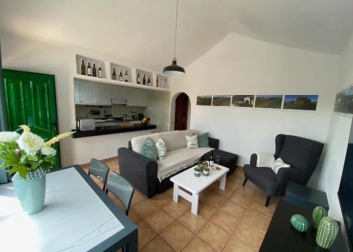 Wine Lovers In Puerto Del Carmen * Tías